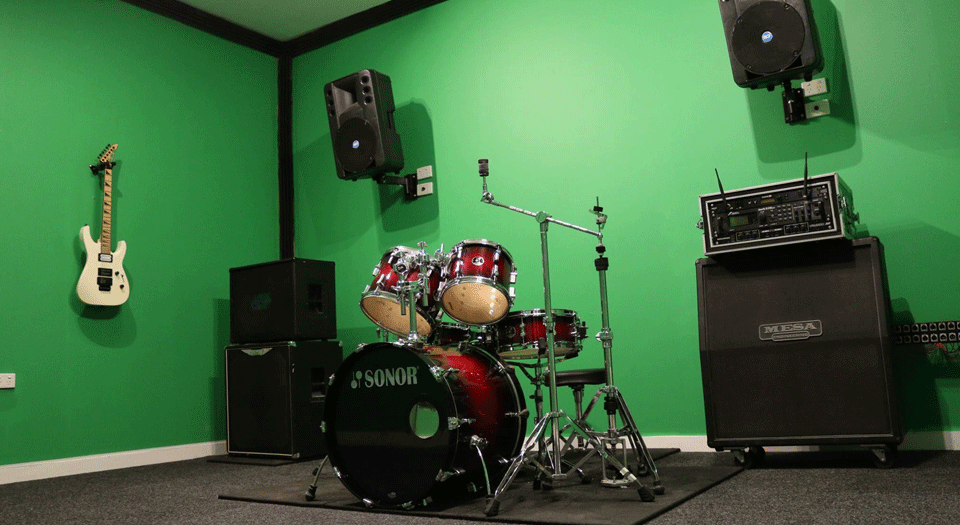 Rehearsal studio Melbourne on a budget with Drums